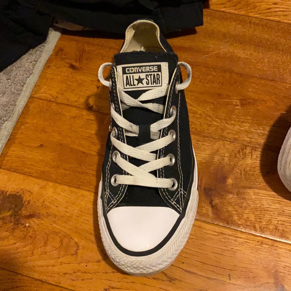 Black and white low top converse